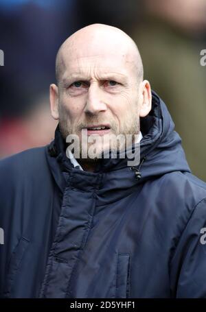 Il direttore della lettura Jaap Stam prima del calcio d'inizio Foto Stock