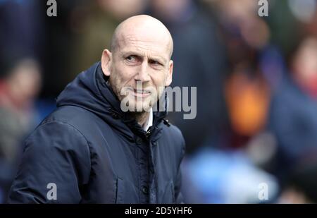 Il direttore della lettura Jaap Stam prima del calcio d'inizio Foto Stock