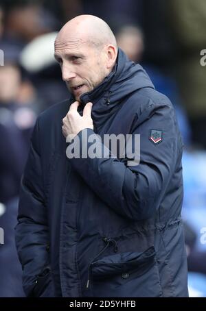 Il direttore della lettura Jaap Stam prima del calcio d'inizio Foto Stock