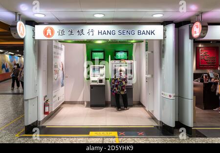 Hong Kong, Hong Kong, Cina. 1 agosto 2020. Hong Kong, Cina:01 Aug, 2020. Hang Seng ATM in North Point MTR station.Alamy Stock Image/Jayne Russell. Credit: Jayne Russell/ZUMA Wire/Alamy Live News Foto Stock