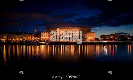 Stoccolma, Svezia, vista al palazzo reale di notte Foto Stock