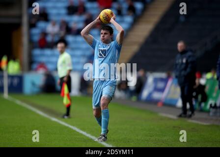 Chris Stokes di Coventry City durante la partita Sky Bet League Two presso la Ricoh Arena di Coventry. Foto Stock