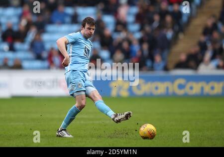 Chris Stokes di Coventry City durante la partita Sky Bet League Two presso la Ricoh Arena di Coventry. Foto Stock