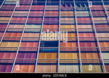 Germania, Berlino, parte della facciata di un edificio per uffici Foto Stock