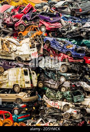 Cantiere di scarto, rottami di automobili Foto Stock