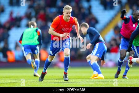 Birmingham City di Marc Roberts si riscalda prima della partita Foto Stock