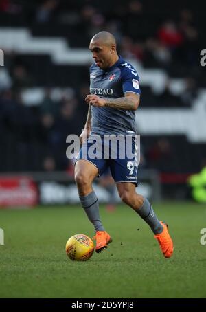 Josh Magennis di Charlton Athletic durante la Sky Bet League One corrispondenza Foto Stock