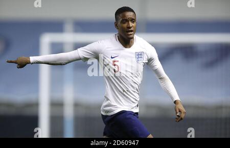 Ezri Konsa in Inghilterra durante la partita contro il Portogallo Foto Stock