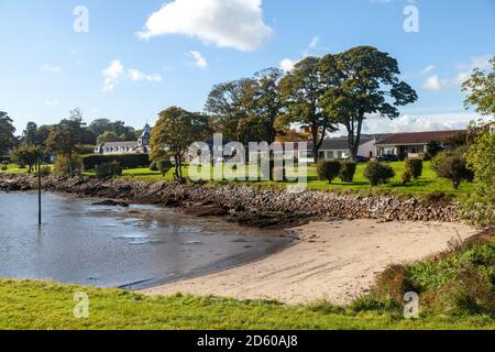 Una giornata soleggiata lungo la Fife sentiero costiero a Dalgety Bay Fife, Scozia Foto Stock