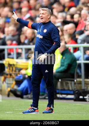 Dean Smith, manager di Brentford, gesta sulla linea di contatto Foto Stock