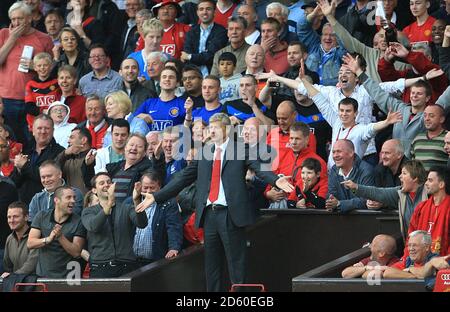 FILE PHOTO: Arsene Wenger è di lasciare l'Arsenal alla fine della stagione, concludendo un quasi 22 anni di regno come manager Arsenal manager Arsene Wenger va in stand dopo essere stato inviato fuori dalla linea di contatto da parte dell'arbitro ... Calcio - Barclays Premier League - Manchester United v Arsenal - Old Trafford ... 29-08-2009 ... Manchester ... Regno Unito ... Il credito fotografico dovrebbe essere: Adam Davy/EMPICS Sport. Riferimento unico N. 7754888 ... Foto Stock