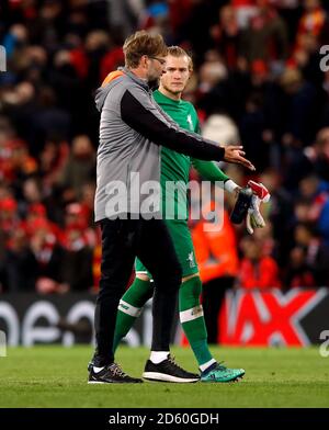 Loris Karius e il direttore Jurgen Klopp dopo il gioco Foto Stock