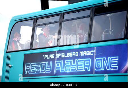 I fan di Liverpool arrivano a terra prima della partita della Premier League ad Anfield, Liverpool. Foto Stock