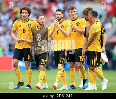 Da sinistra a destra, Axel Witsel, Eden Hazard, Yannick Carasco, Thomas Meunier, Marouane Fellaini e Youri Tielemans dopo il gioco Foto Stock