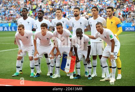 Fila posteriore, da sinistra a destra, Paul Poggiba, Samuel Umtiti, Lucas Hernandez, Olivier Giroud, Raphael Varane e il portiere Hugo Lloris. Prima fila, da sinistra a destra, Antoine Griezmann, Benjamin Pavard, Corentin Tolisso, N'Golo Kante e Kylian Mbappe Foto Stock