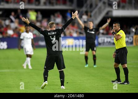Il giocatore della DC United Wayne Rooney reagisce durante la partita di calcio della Major League tra il D.C. United e il Vancouver Whitecaps FC all'Audi Field Stadium il 14 luglio 2018 a Washington D.C. Foto Stock