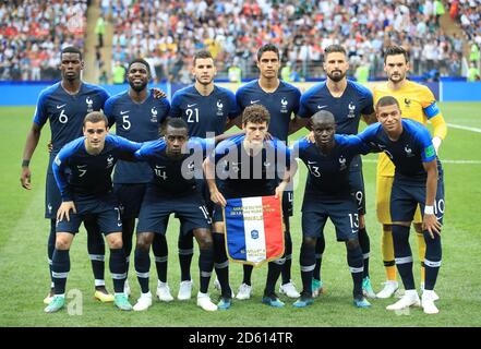 Fila posteriore, da sinistra a destra, Paul Poggiba, Samuel Umtiti, Lucas Hernandez, Raphael Varane, Olivier Giroud e portiere Hugo Lloris. Prima fila, da sinistra a destra, Antoine Griezmann, Blaise Matuidi, Benjamin Pavard, N'Golo Kante e Kylian Mbappe in vista della finale della Coppa del mondo FIFA 2018 allo stadio Luzhniki di Mosca, il 15 luglio 2018 Foto Stock