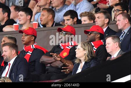 File Photo: Usain Bolt prova fuori per la squadra australiana di calcio Central Coast Mariners. Giamaicano sprinter Usain bullone (fila posteriore, centro) orologi dai stand ... Manchester United v Leicester City - Premier League - Old Trafford ... 26-08-2017 ... Manchester ... REGNO UNITO ... Il credito fotografico dovrebbe essere: Anthony Devlin/EMPICS Sport. Riferimento unico N. 32526082 ... Foto Stock