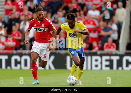 Jacques Maghoma di Birmingham e Ryan Shotton di Middlesbrough in azione Foto Stock