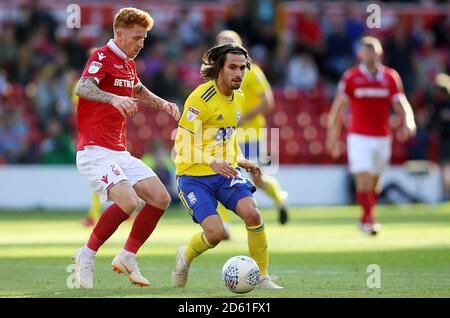 Jack Colback della Foresta di Nottingham (a sinistra) e la battaglia Jota di Birmingham per la sfera Foto Stock