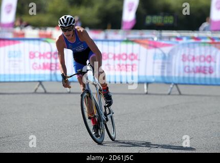 Nial Caley compete per South Central durante il Triathlon Figure of Eight Test durante il secondo giorno della 2018 School Games Loughborough University, Leiceistershire. Foto Stock