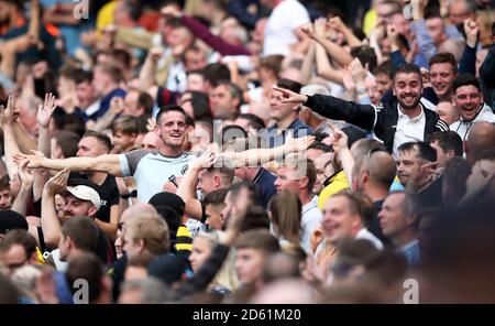 Newcastle City tifosi durante la partita Foto Stock