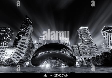 La scultura disegnata da Anish Kapoor Cloud Gate. Soprannominato The Bean in Millennium Park, Chicago Foto Stock