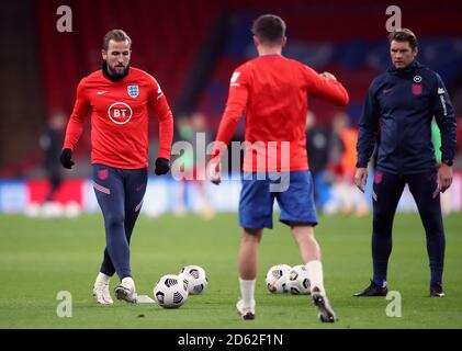 Harry Kane dell'Inghilterra si riscalda prima del gruppo 2 della UEFA Nations League, League A al Wembley Stadium di Londra. Foto Stock