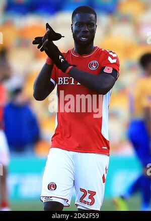 Mouhamadou-Naby Sarr di Charlton Athletic dopo il fischio finale Foto Stock