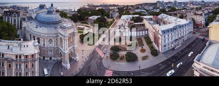 odessa ucraina teatro dell'opera il porto e il panorama della città all'alba Foto Stock