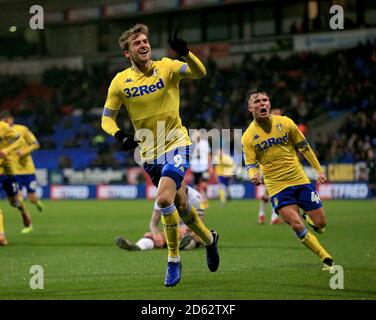Patrick Bamford di Leeds United festeggia dopo aver ottenuto il suo primo gol al fianco. Foto Stock