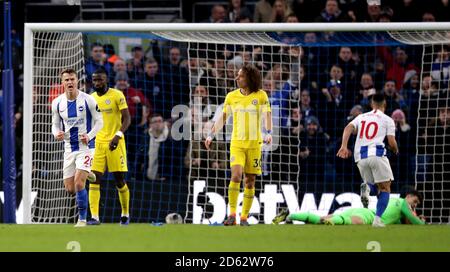 La marcia solly di Brighton & Hove Albion (a sinistra) celebra il suo punteggio primo obiettivo del gioco di side Foto Stock