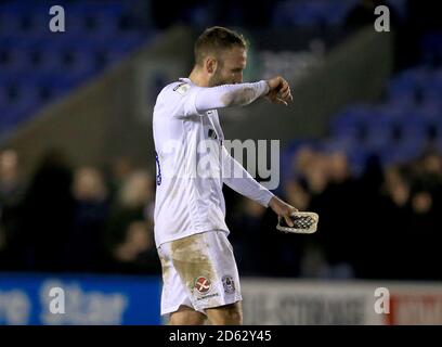 Liam Kelly, capitano della città di Coventry, mostra la sua deiezione alla fine del gioco. Foto Stock