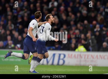 Christian Eriksen di Tottenham Hotspur celebra il suo obiettivo di farlo 2-0 Foto Stock