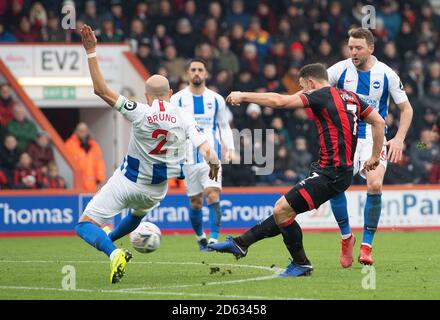 Marc Pugh di AFC Bournemouth segna il primo obiettivo del suo fianco il gioco Foto Stock