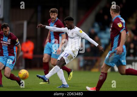 Jordy Hiwula di Coventry City spara in grande Foto Stock