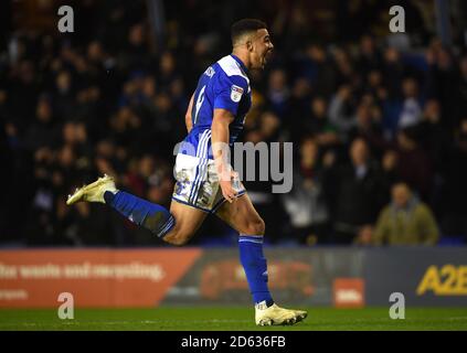 Il che Adams di Birmingham celebra il raggiungimento dell'obiettivo di equalizzazione Foto Stock