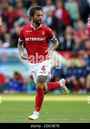 File Foto: Danny Fox a sottoporsi a cure mediche prima di passare a Wigan Athletic. Nottingham Forest's Danny Fox ... Nottingham Forest contro Birmingham City - Sky Bet Championship - City Ground ... 25-08-2018 ... Nottingham ... REGNO UNITO ... Il credito fotografico dovrebbe essere: Nigel French/EMPICS Sport. Riferimento unico N. 38181204 ... Foto Stock