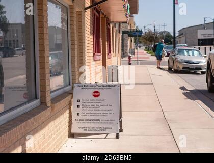 Burnett, sede elettorale il 14 ottobre 2020 a Burnett, Texas. Le prime votazioni sono iniziate il 13 ottobre 2020 per tutto il Texas per le elezioni presidenziali. (Foto di Maggie Boyd/Sipa USA) Credit: Sipa USA/Alamy Live News Foto Stock