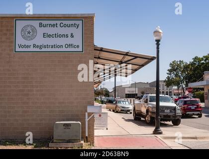 Burnett, sede elettorale il 14 ottobre 2020 a Burnett, Texas. Le prime votazioni sono iniziate il 13 ottobre 2020 per tutto il Texas per le elezioni presidenziali. (Foto di Maggie Boyd/Sipa USA) Credit: Sipa USA/Alamy Live News Foto Stock