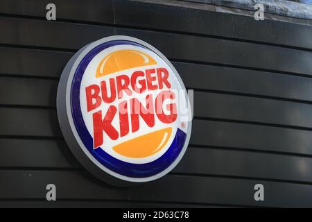 Una vista di un cartello per il ristorante fast food Burger King a Londra. Foto Stock