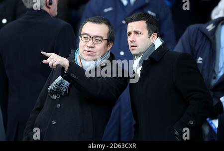 Wolverhampton Wanderers, Executive Chairman Jeff Shi (a sinistra) e Managing Director Laurie Dalrymple Foto Stock