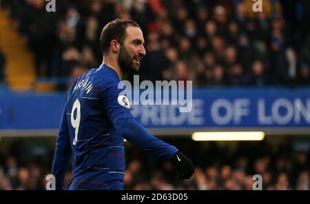 Il Gonzalo Higuain di Chelsea festeggia il punteggio del quarto gol del suo fianco il gioco Foto Stock