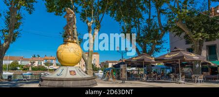 AGDE, FRANCIA - 19 luglio 2020 : statua di Amphitrite au lieu de la Marine, Agde, Herault, Languedoc-Roussillon, Francia Foto Stock