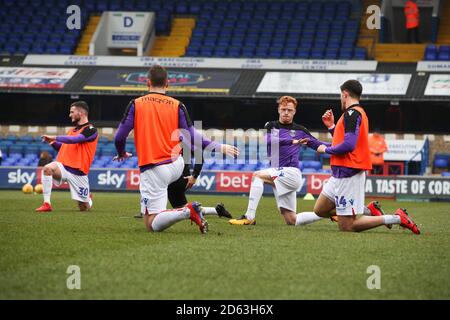 I giocatori di Stoke City si riscaldano sul campo che precede La loro partita Sky Bet Championship contro Ipswich Town a Portman Strada Ipswich Suffolk Foto Stock