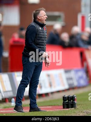 Il manager di Kidderminster Harriers Mark Yates è sulla linea di contatto Foto Stock