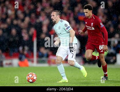 Franck Ribery di Bayern Monaco (a sinistra) e Trent Alexander-Arnold di Liverpool (a destra) in azione Foto Stock