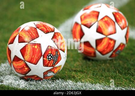 Una vista generale delle palle di partita davanti al corrispondenza Foto Stock