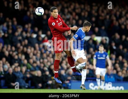 Virgil van Dijk di Liverpool vince una testata Foto Stock