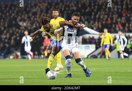 Jacques Maghoma (a sinistra) e West Bromwich Albion's Hal Robson-Kanu (a destra) battaglia per la palla Foto Stock